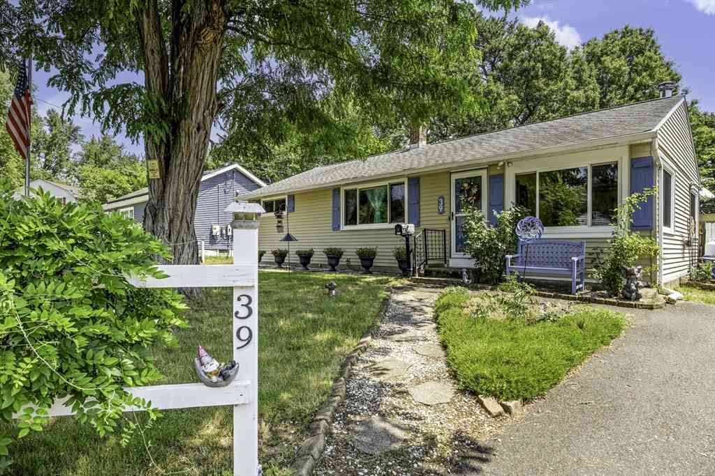 Homes For Sale - 39 Wakefield St<br/> Springfield, MA 01151