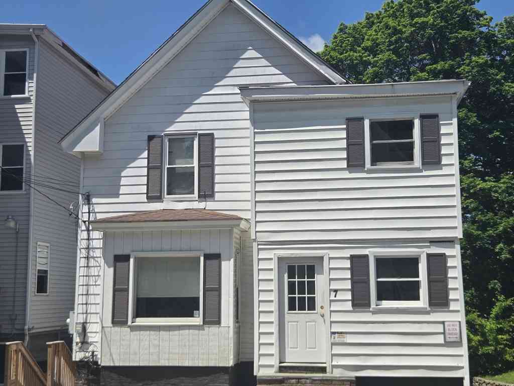 Apartment For Rent - 5-7 Greenwood Street #B<br/> Worcester County, Gardner, MA 01440