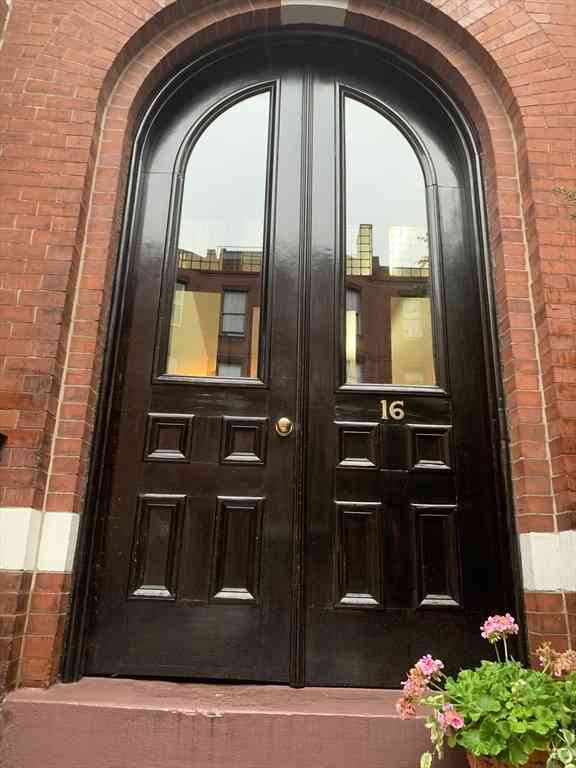 Condo For Rent - 16 Symphony Road #3<br/> Suffolk County, Boston, MA 02115