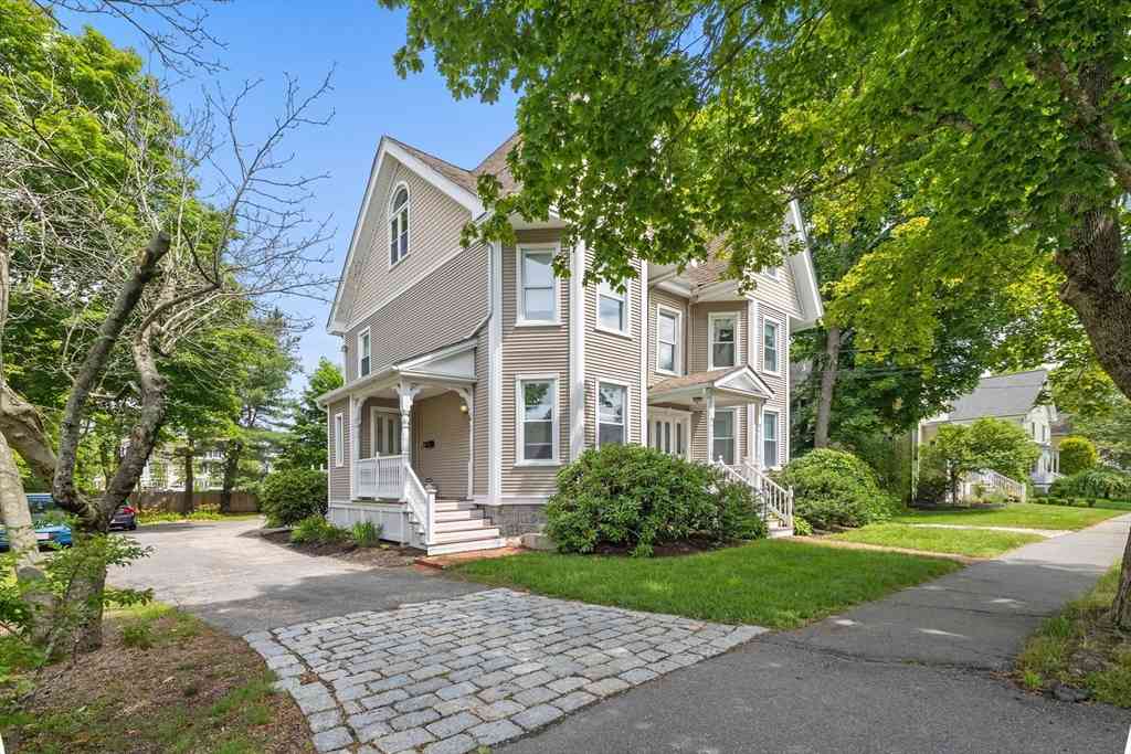 Condo For Rent - 40 Chestnut St #1<br/> Essex County, Andover, MA 01810