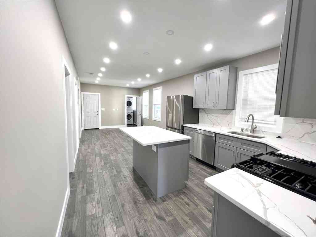 Apartment For Rent - 14 Vermont Ave. #2<br/> Somerville, MA 02145