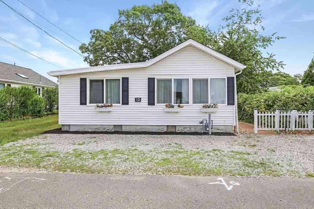 Homes For Sale - 10 Barnes Street<br/> Wareham, MA 02571