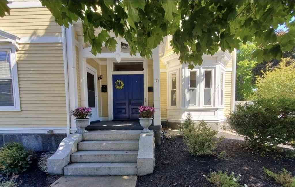 Apartment For Rent - 171 Lowell St #1<br/> Essex County, Peabody, MA 01960