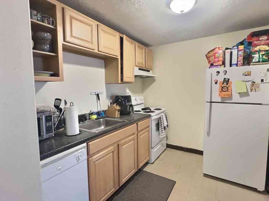 Apartment For Rent - 1039 Commonwealth #12<br/> Boston, MA 02215