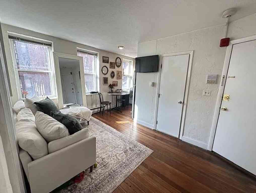 Apartment For Rent - 35 Charter Street #4<br/> Boston, MA 02113