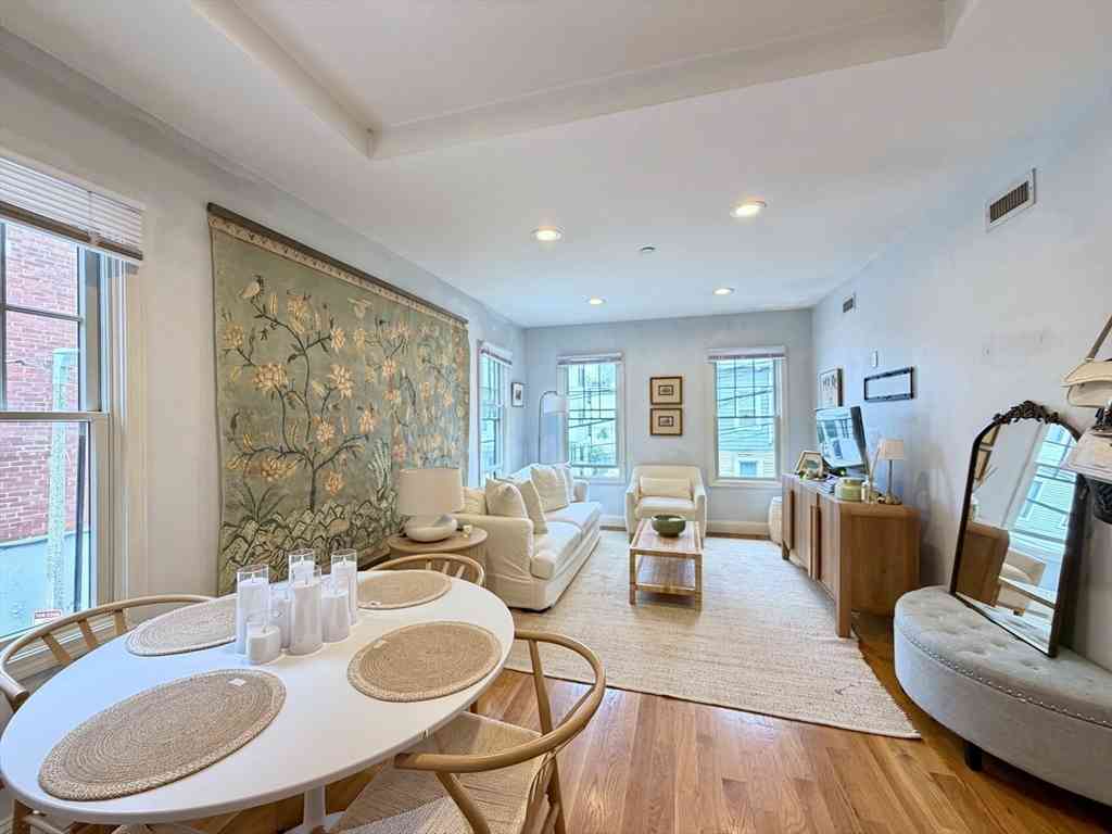 Apartment For Rent - 77 F St. #2<br/> Boston, MA 02127