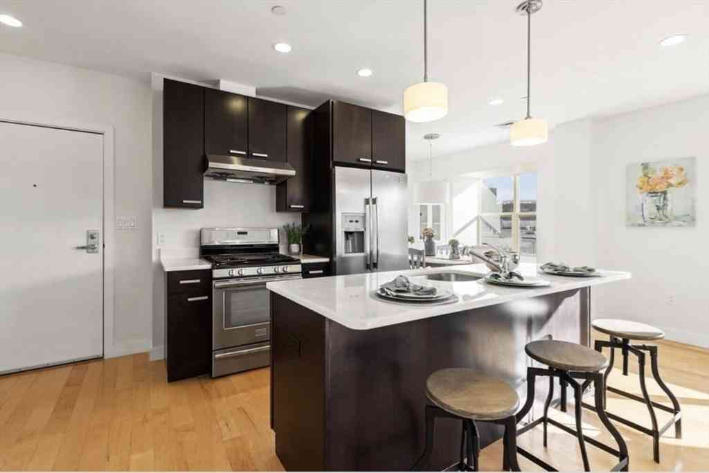 Condo For Rent - 65 Beacon #401<br/> Somerville, MA 02143