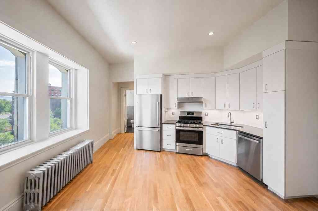 Apartment For Rent - 274 Washington St. #4<br/> Brookline, MA 02445