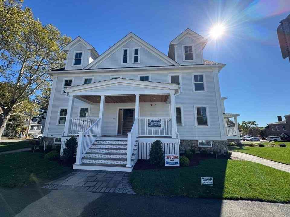 Apartment For Rent - 41 Elm Street #102<br/> Essex County, Andover, MA 01810