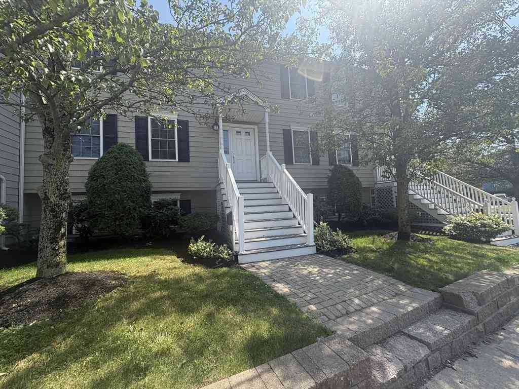 Condo For Rent - 30 Russell St #5<br/> Waltham, MA 02453