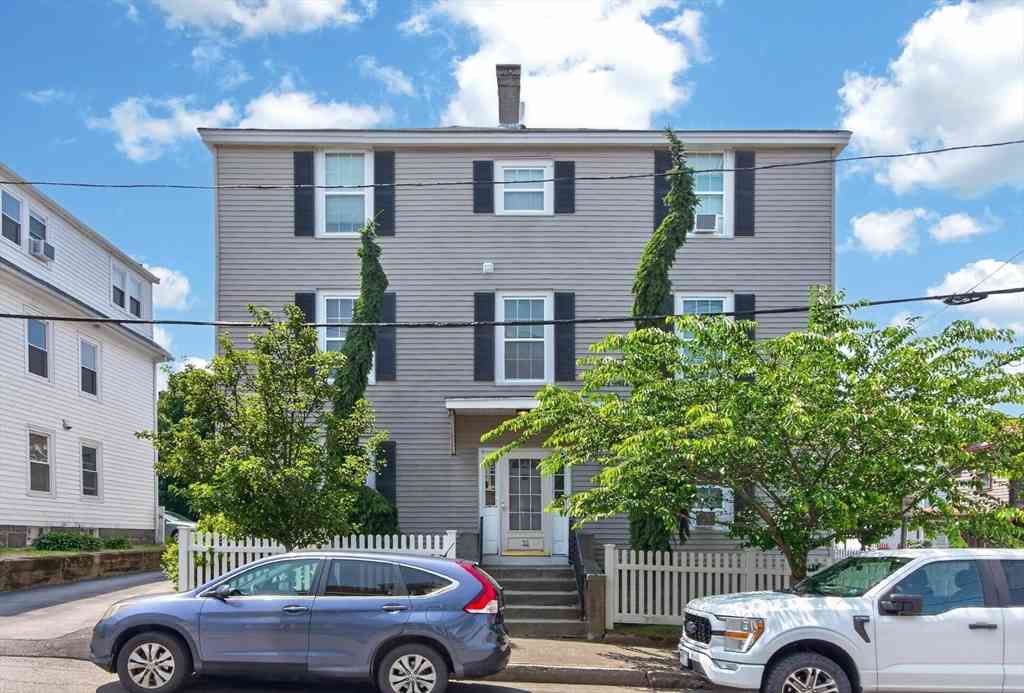 Condo For Rent - 32 Arthur St #2<br/> Essex County, Beverly, MA 01915