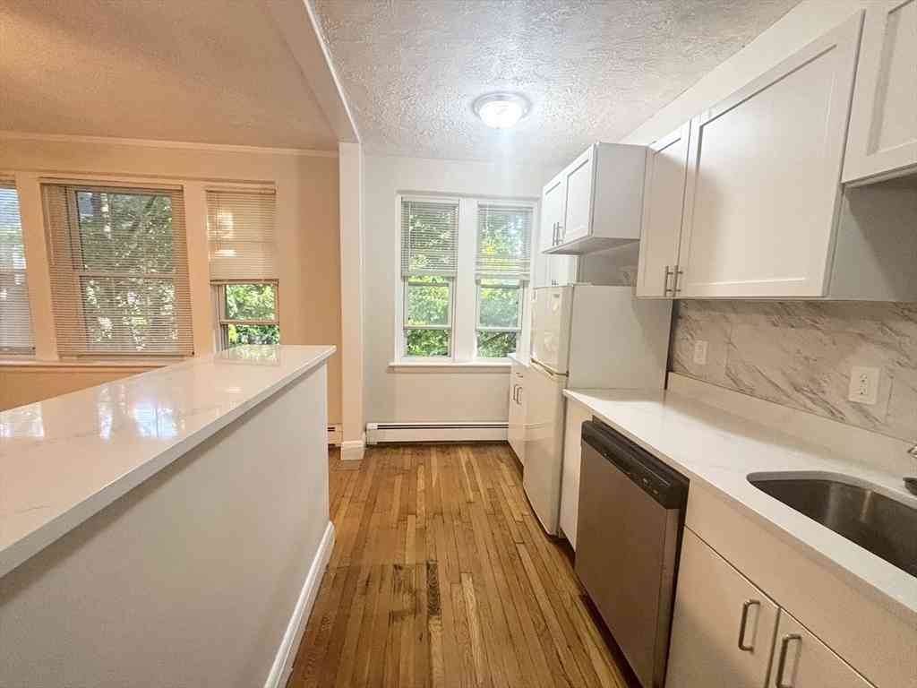 Apartment For Rent - 15 Ives Street #25<br/> Essex County, Beverly, MA 01915