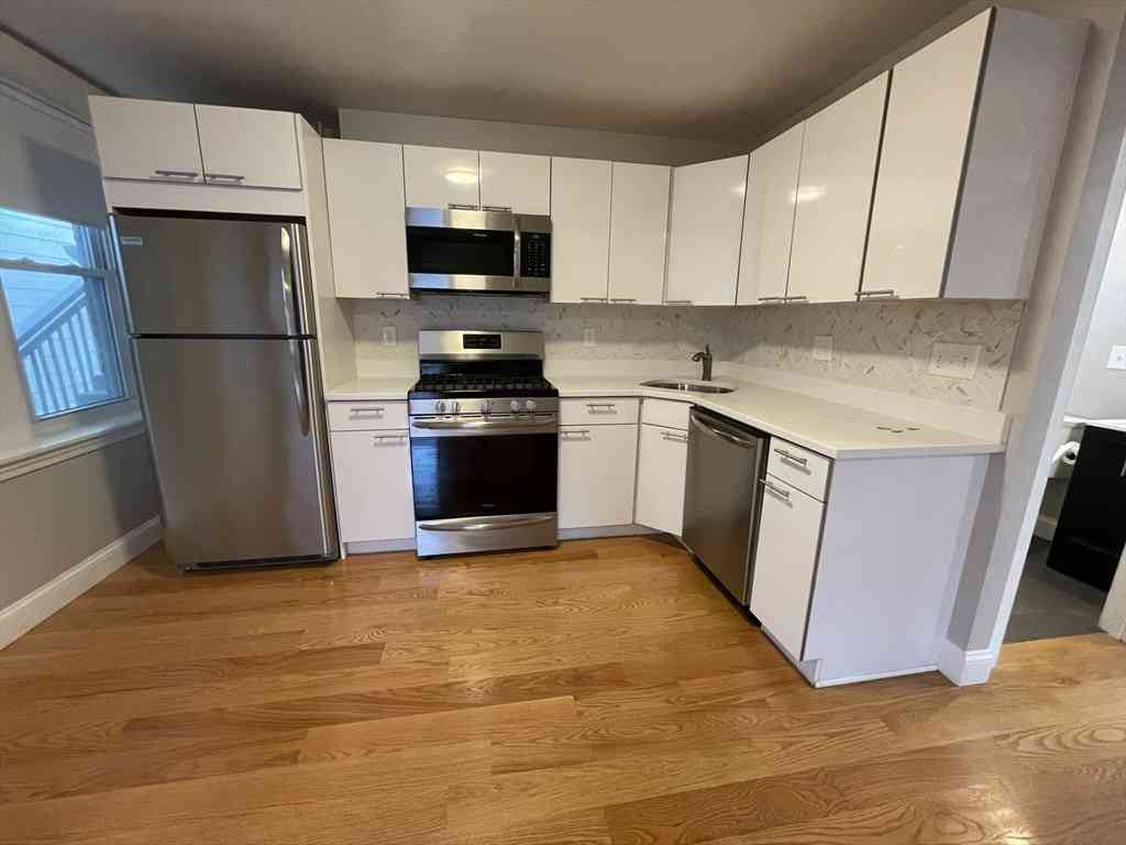Apartment For Rent - 124 Berkshire St #4<br/> Cambridge, MA 02141