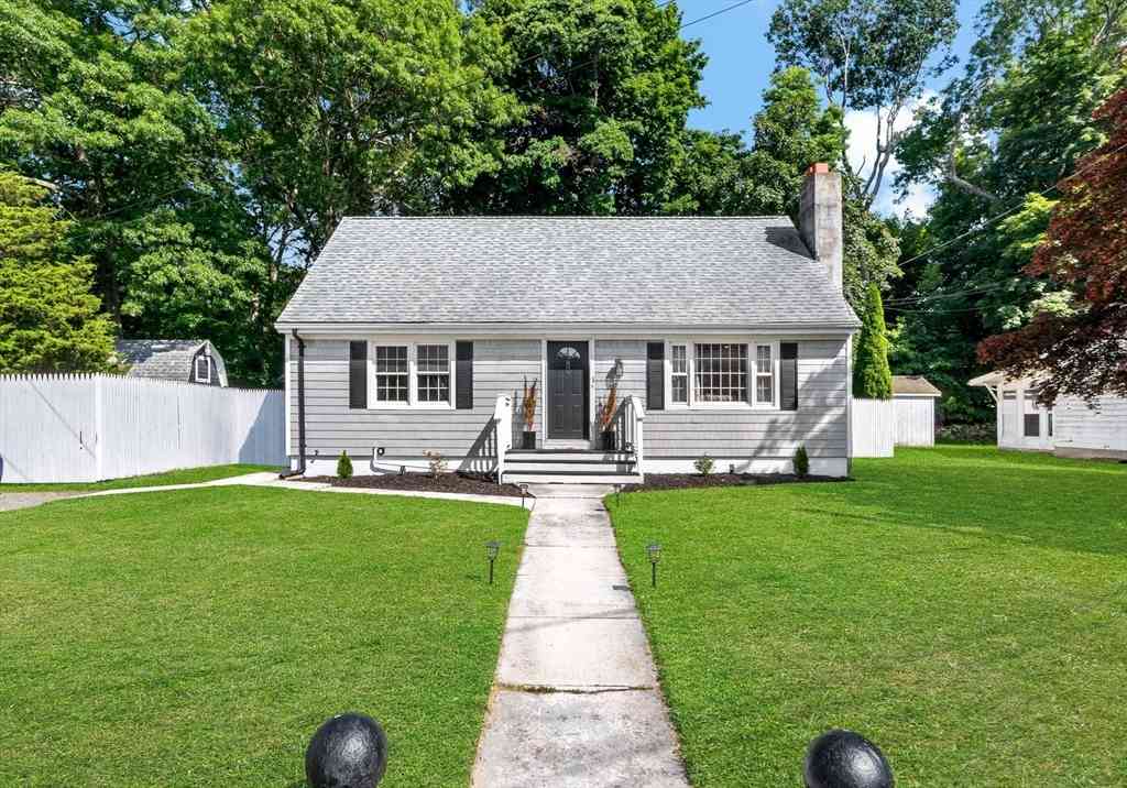 Homes For Sale - 80 Briggs Ln<br/> Tiverton, RI 02878