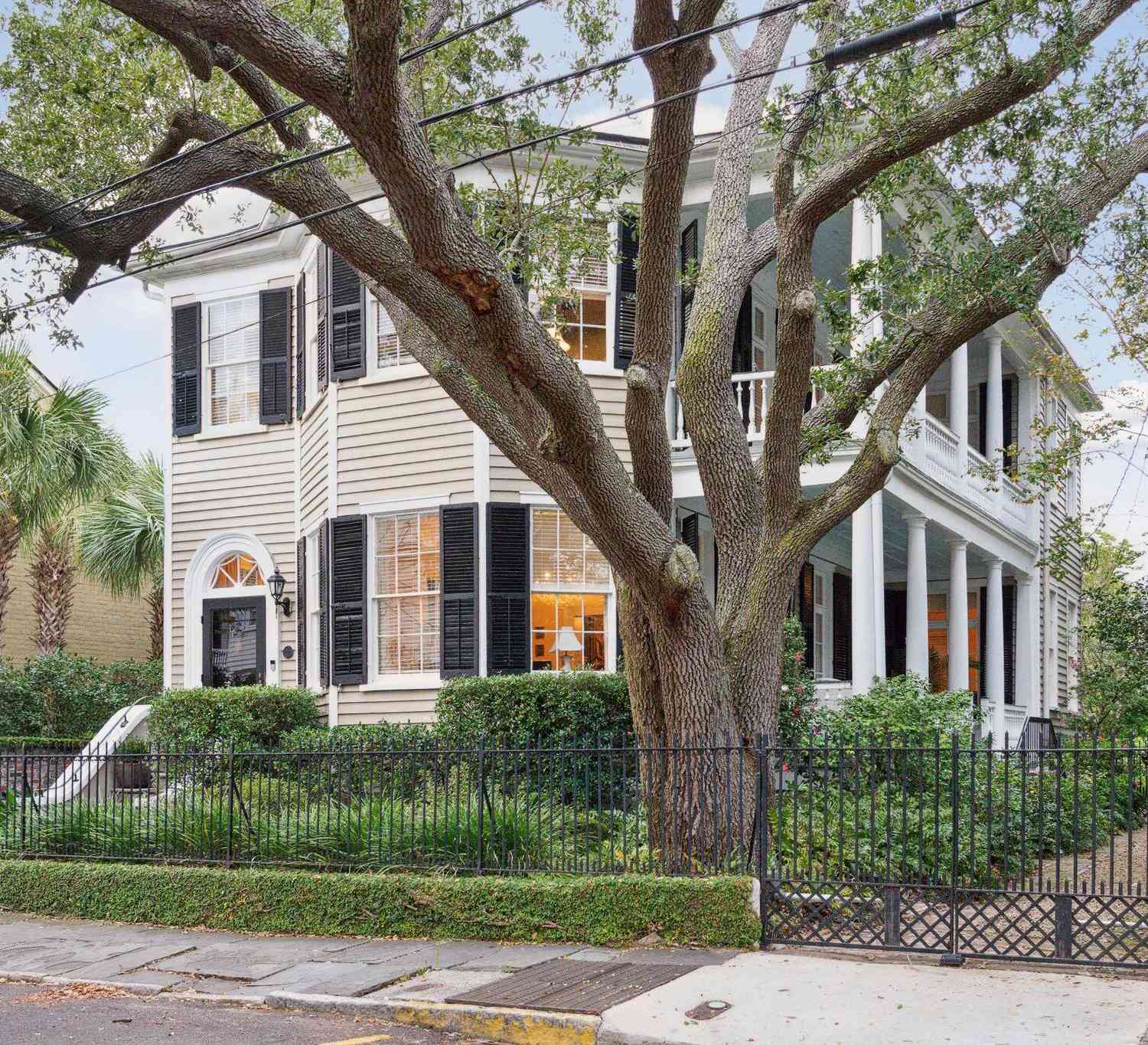 Homes For Sale - 14 Logan Street<br/> Charleston County, Charleston, SC 29401