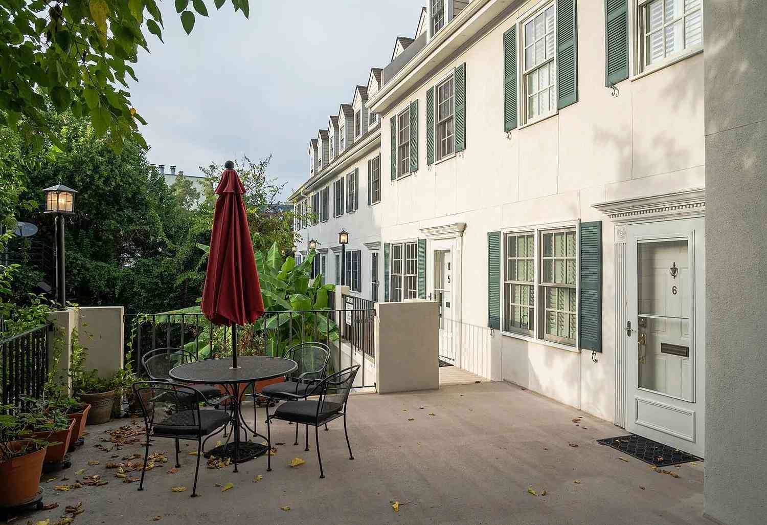 Condo For Sale - 15 Horlbeck Alley #C-1<br/> Charleston County, Charleston, SC 29401