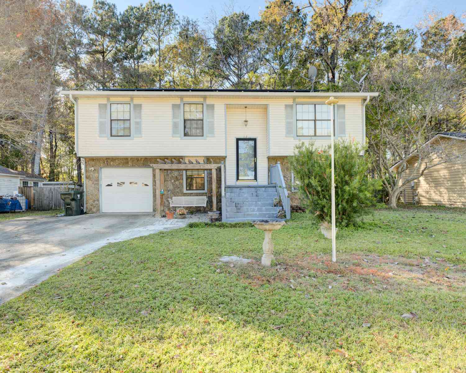 Homes For Sale - 125 Iron Road<br/> Summerville, SC 29486