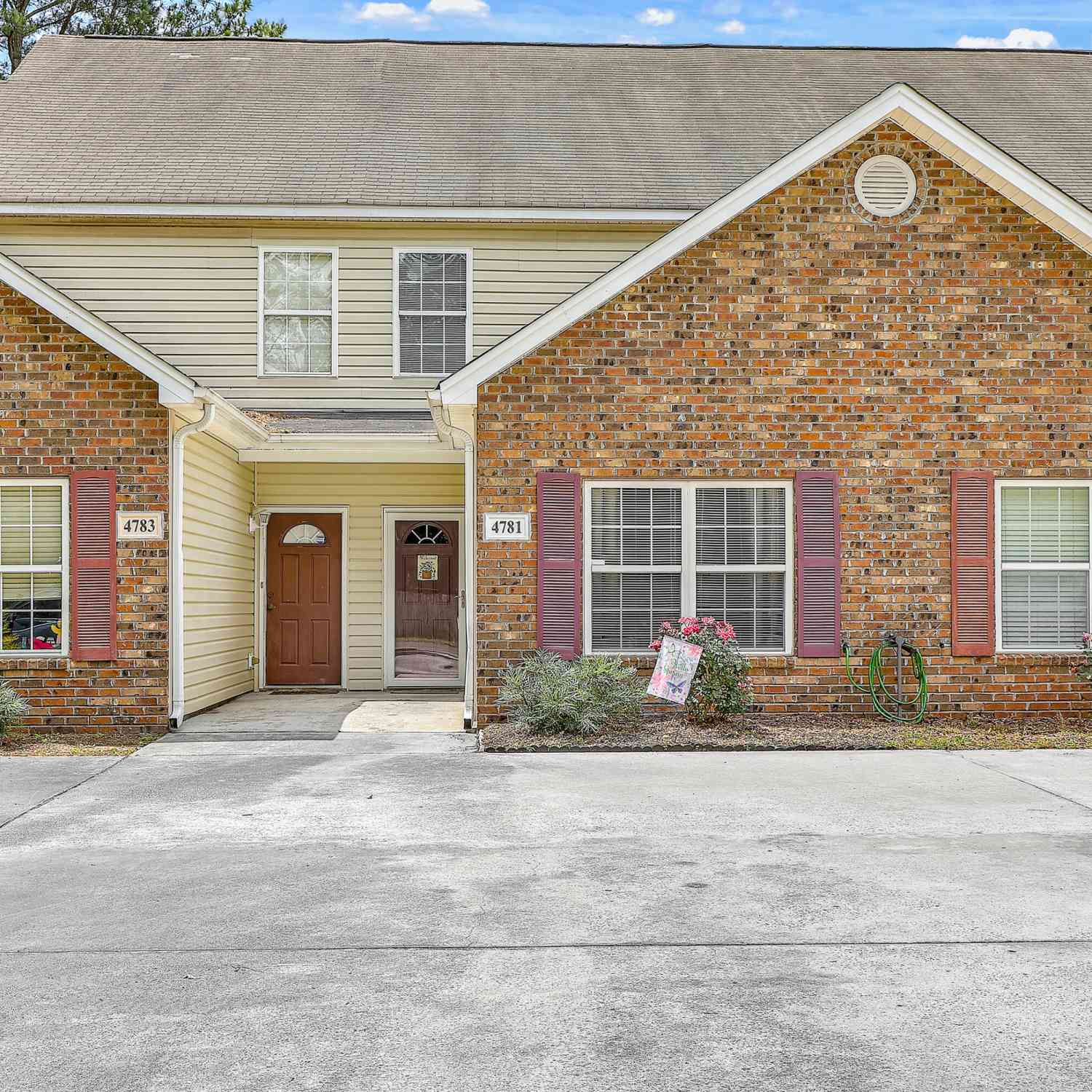 Townhouse For Sale - 4781 Skillmaster Court<br/> Charleston County, North Charleston, SC 29418