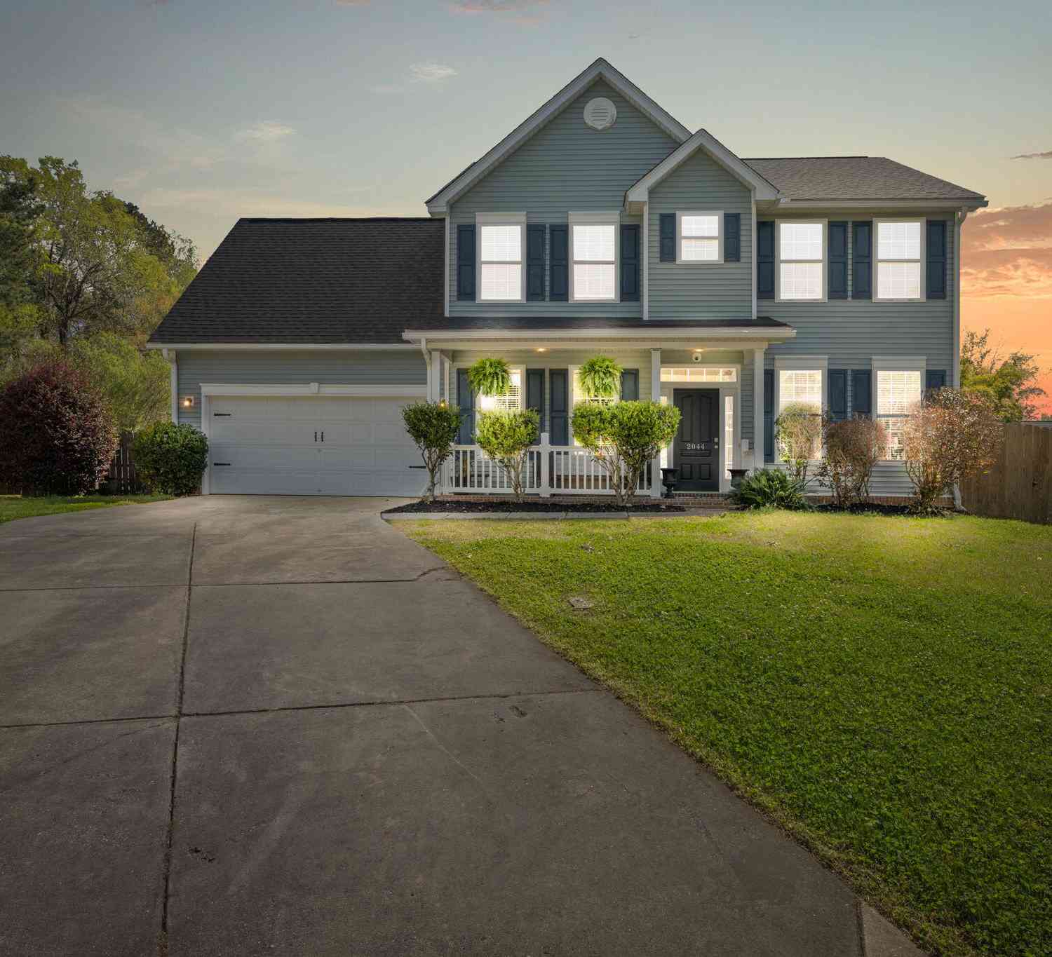 Homes For Sale - 2044 Azalee Lane<br/> Summerville, SC 29483