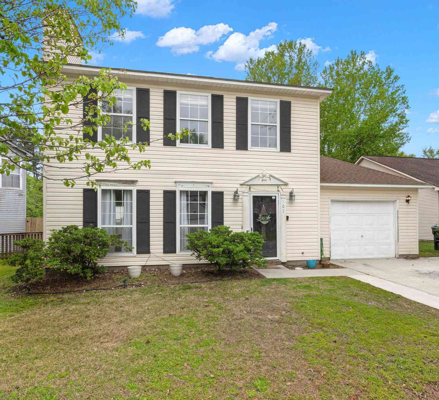 Homes For Sale - 103 Nottingham Court<br/> Summerville, SC 29485