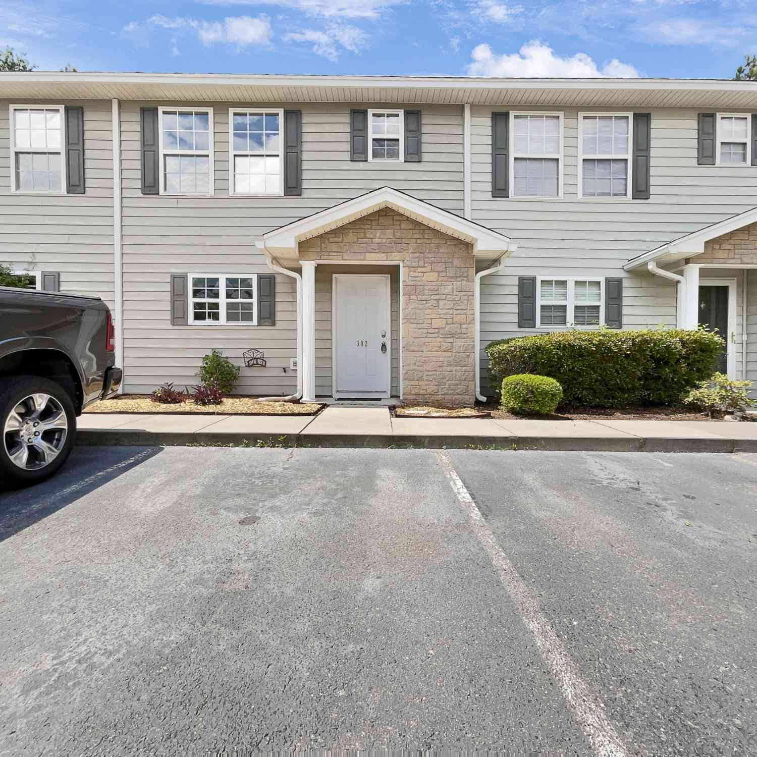 Townhouse For Sale - 302 Sunnyside Way<br/> Summerville, SC 29485