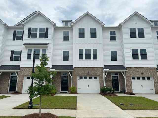 Townhouse For Sale - 9411 Sun Fountain Drive<br/> Summerville, SC 29485