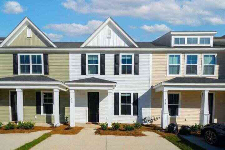 Townhouse For Sale - 475 Green Fern Drive<br/> Summerville, SC 29483