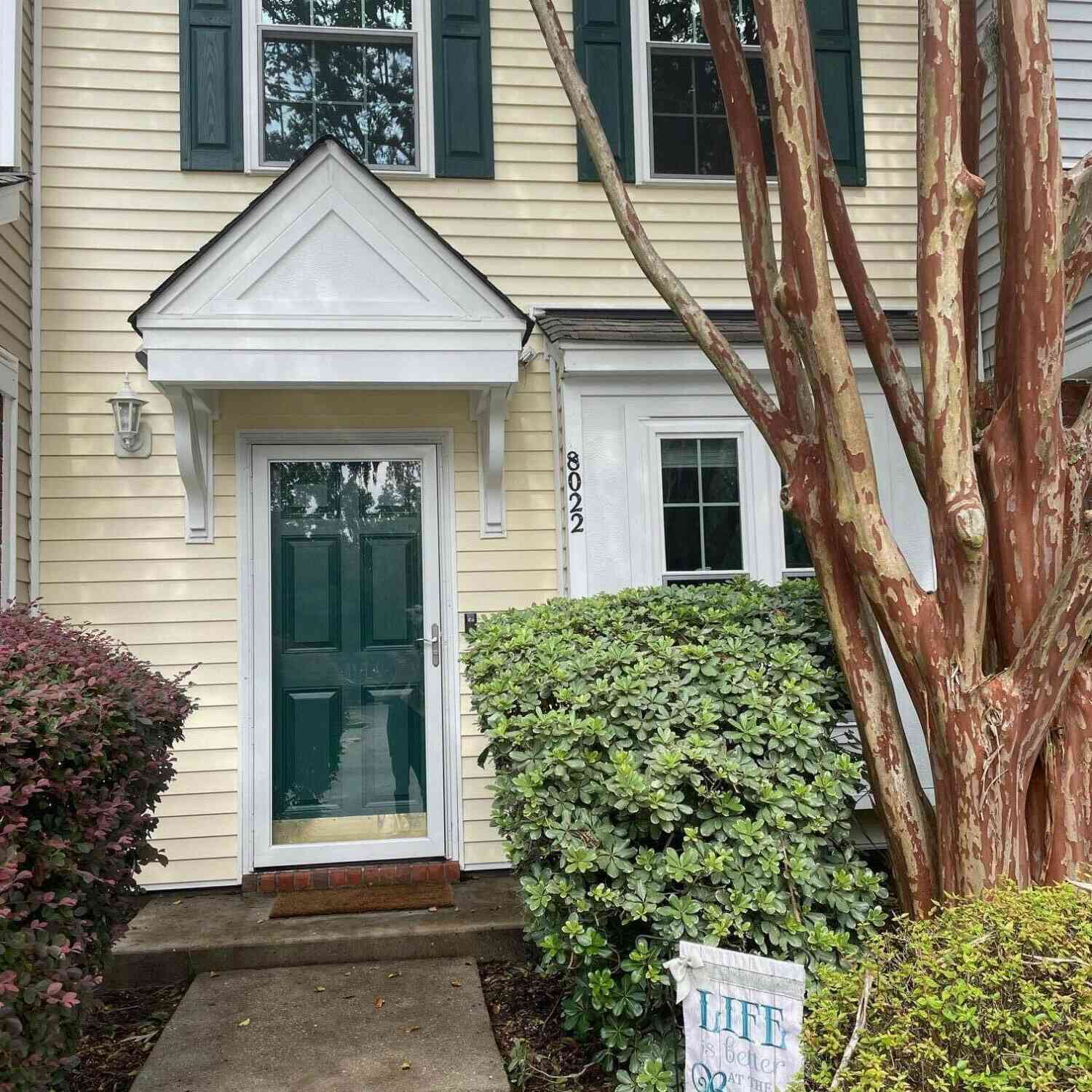 Townhouse For Sale - 8022 Shadow Oak Drive<br/> Charleston County, North Charleston, SC 29406