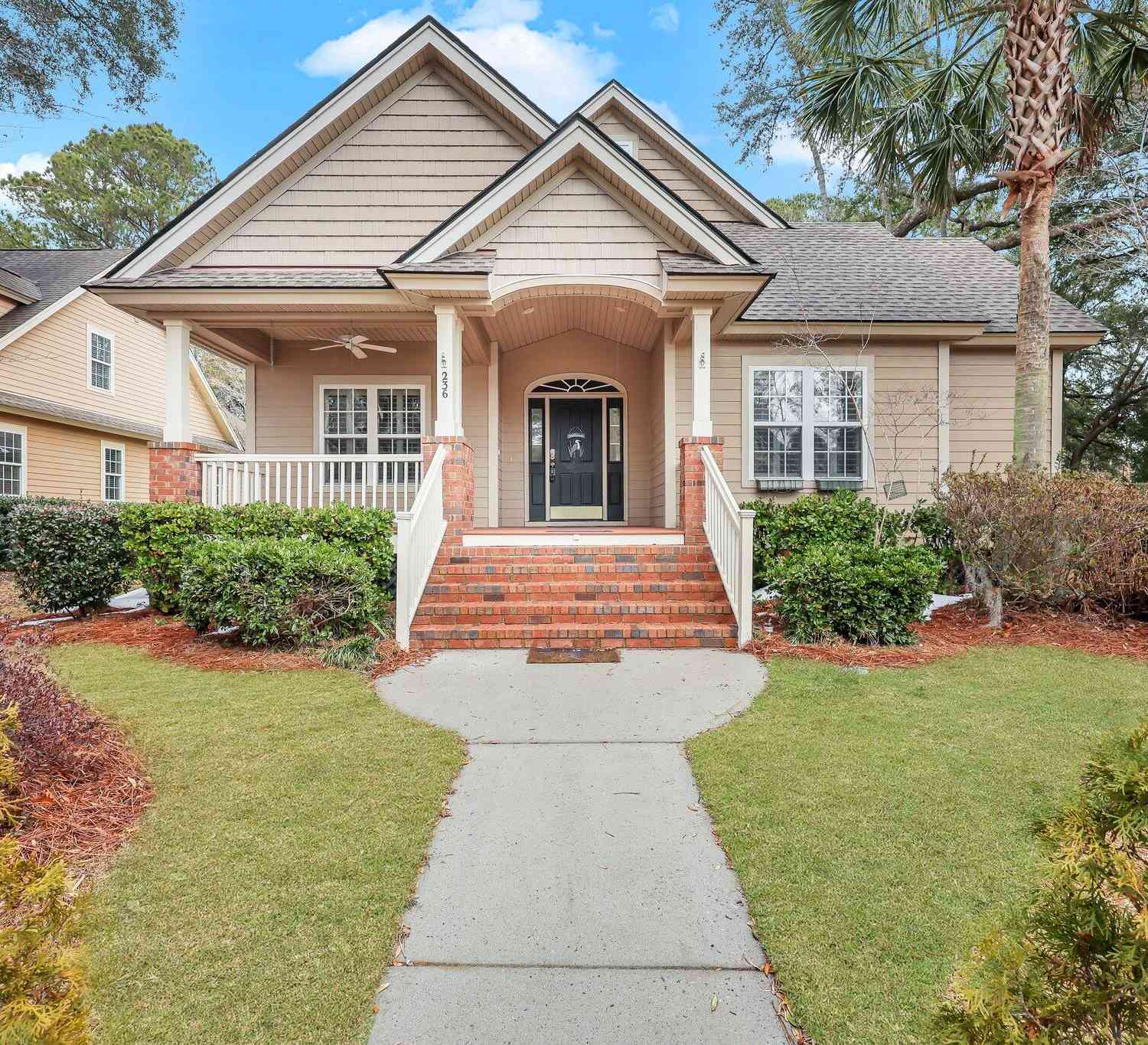 Homes For Sale - 236 N Ainsdale Drive<br/> Charleston, SC 29414