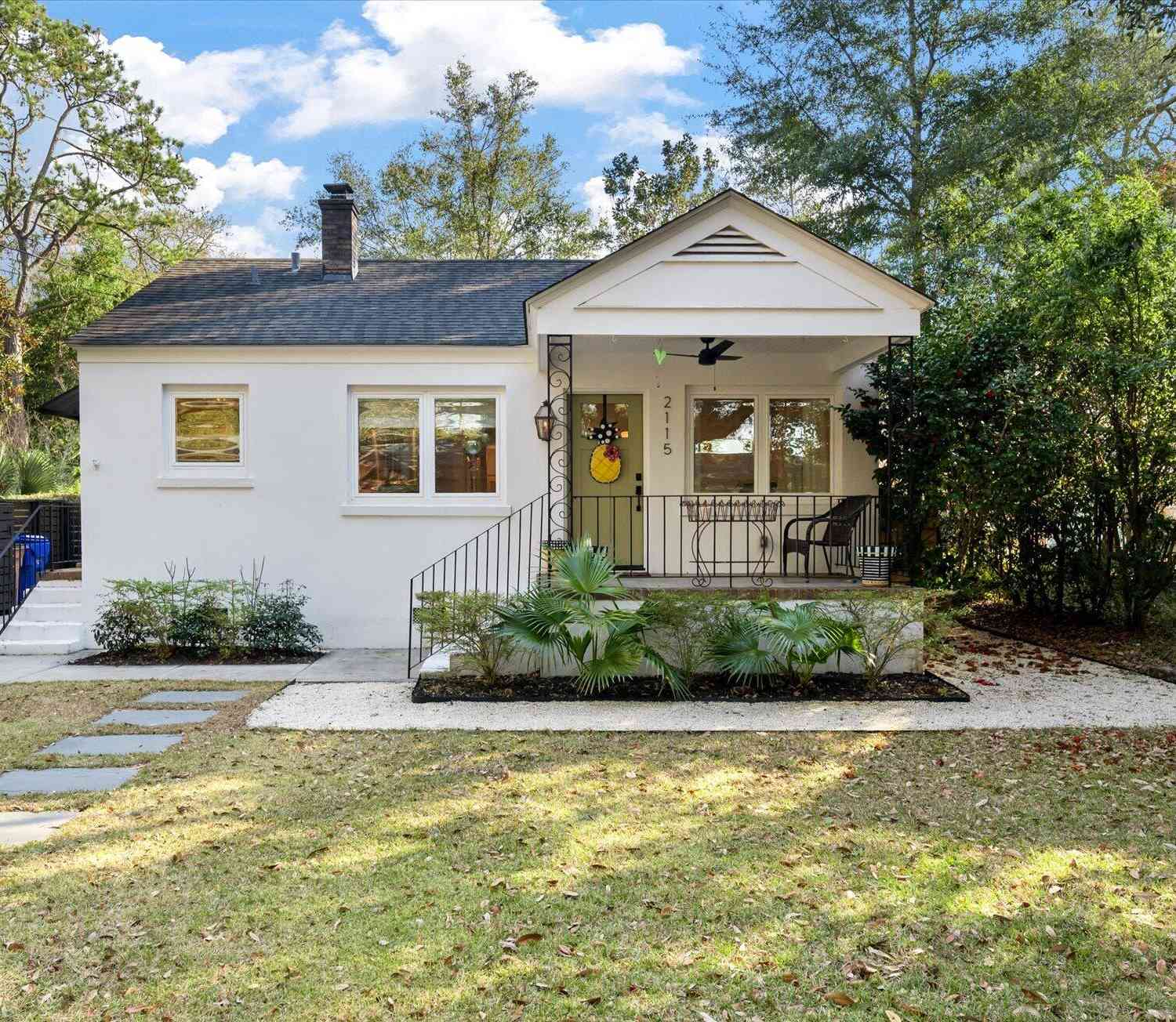 Homes For Sale - 2115 Wappoo Drive<br/> Charleston, SC 29412
