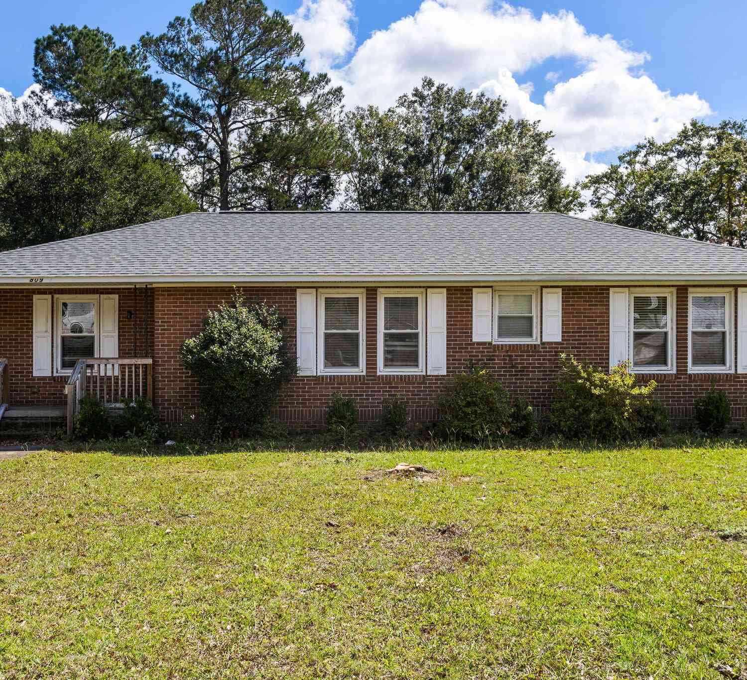 Homes For Sale - 809 N Magnolia Street<br/> Summerville, SC 29483