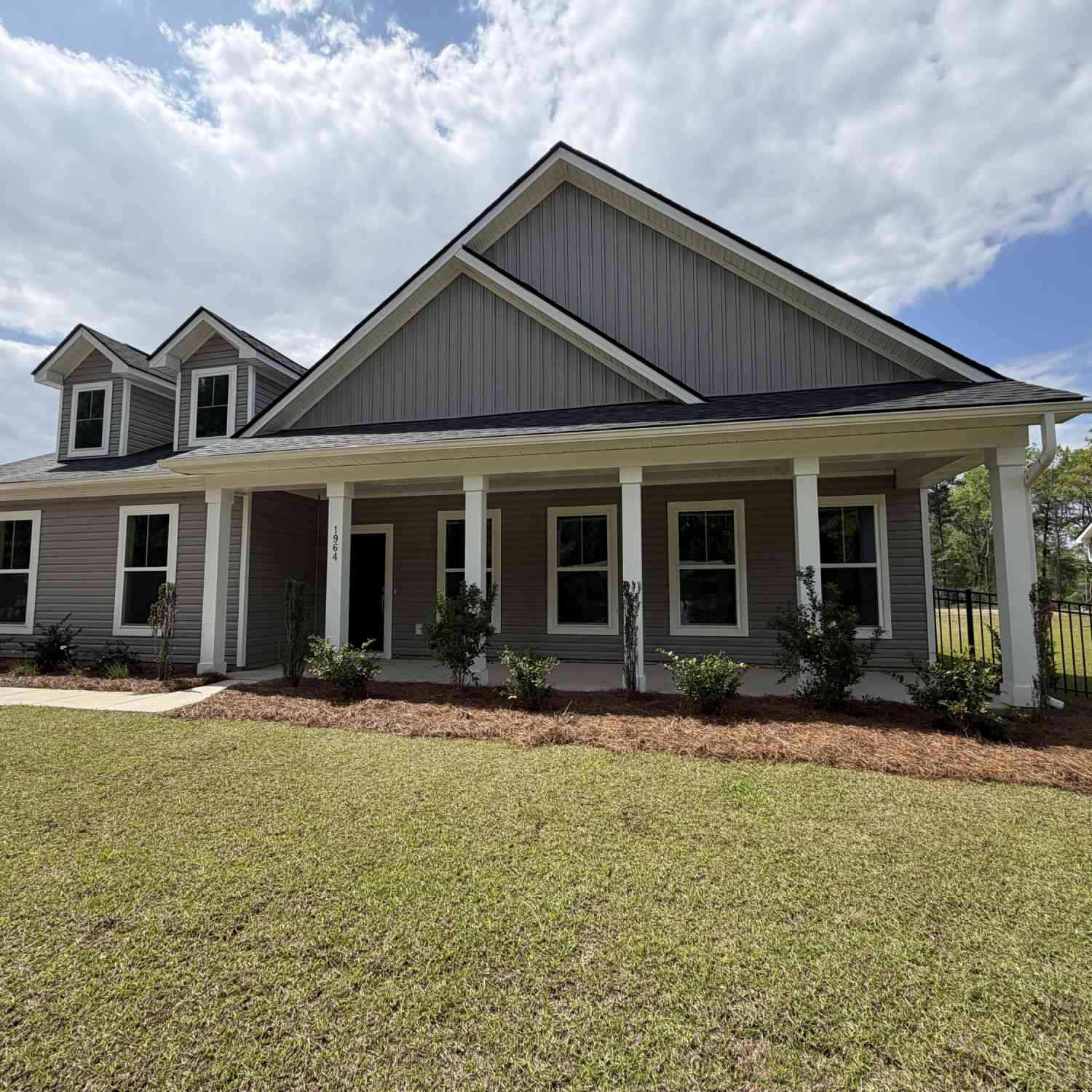Homes For Sale - 1964 Central Avenue<br/> Summerville, SC 29483