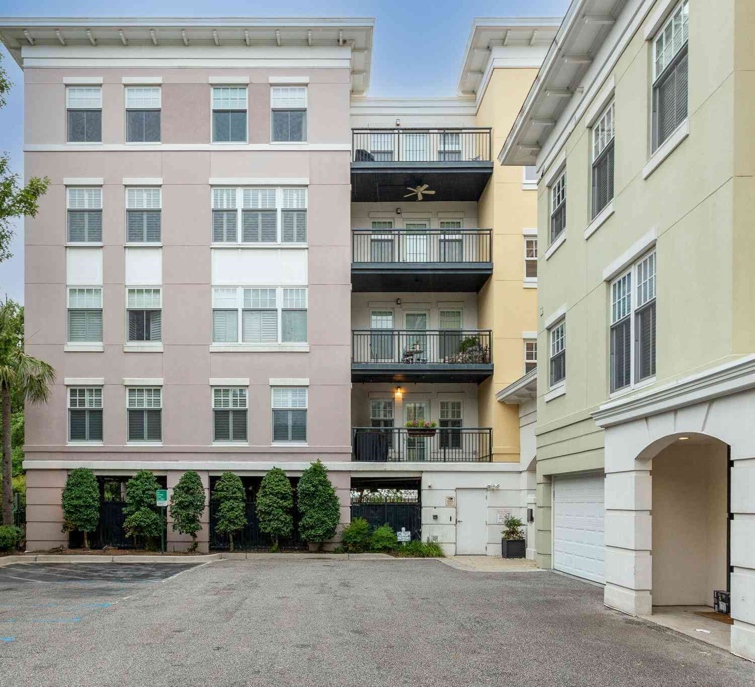 Condo For Sale - 498 Albemarle Road #207<br/> Charleston, SC 29407