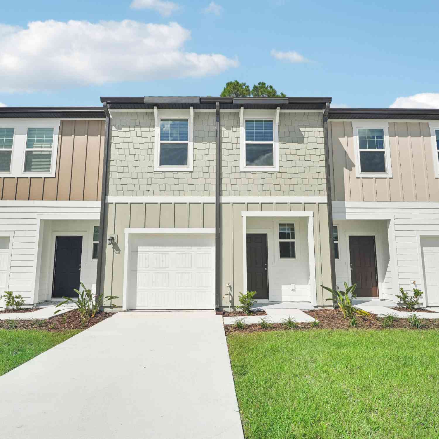 Townhouse For Sale - 185 Cotton Leaf Boulevard<br/> Summerville, SC 29486