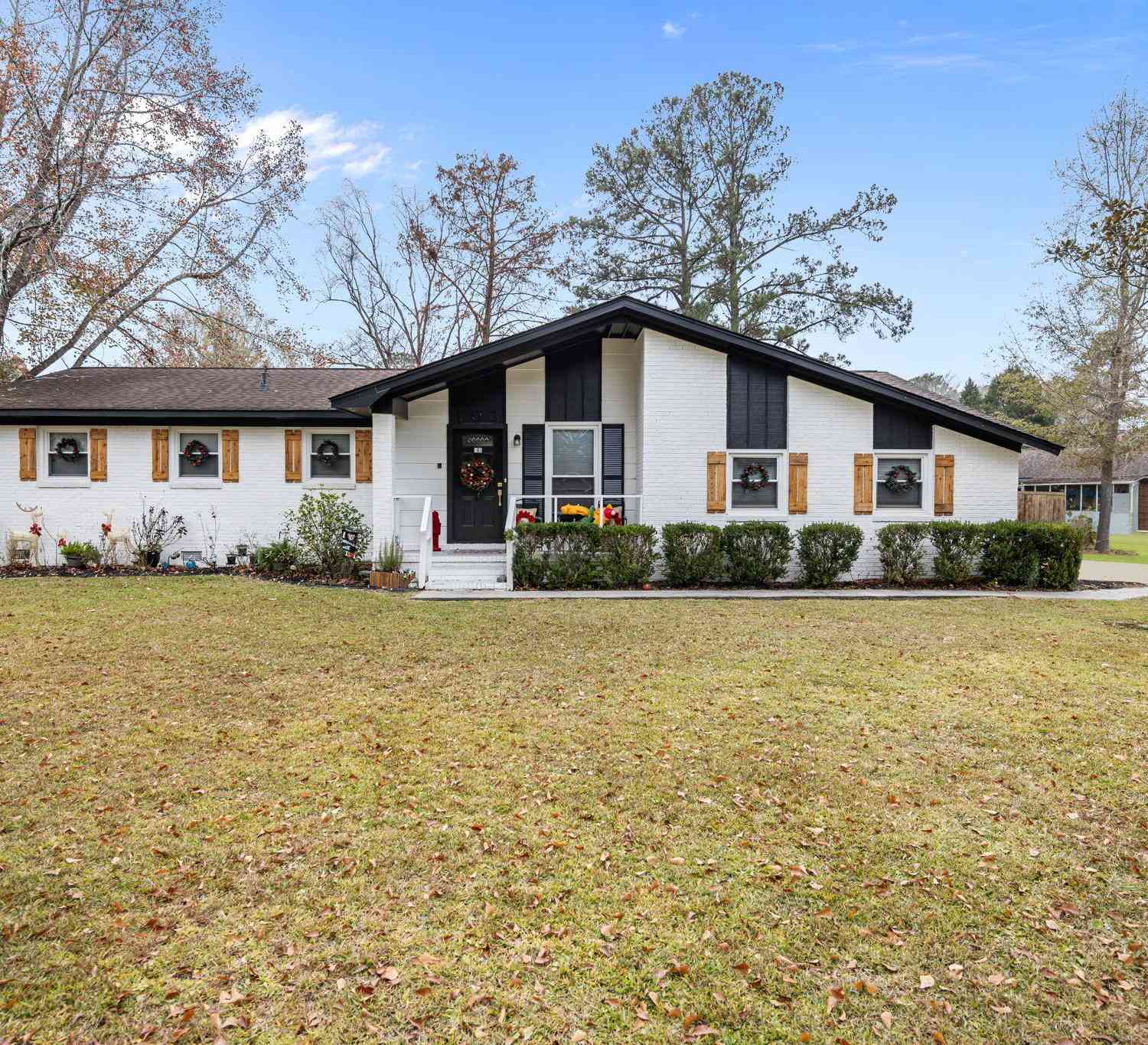 Homes For Sale - 103 Clubhouse Road<br/> Summerville, SC 29483