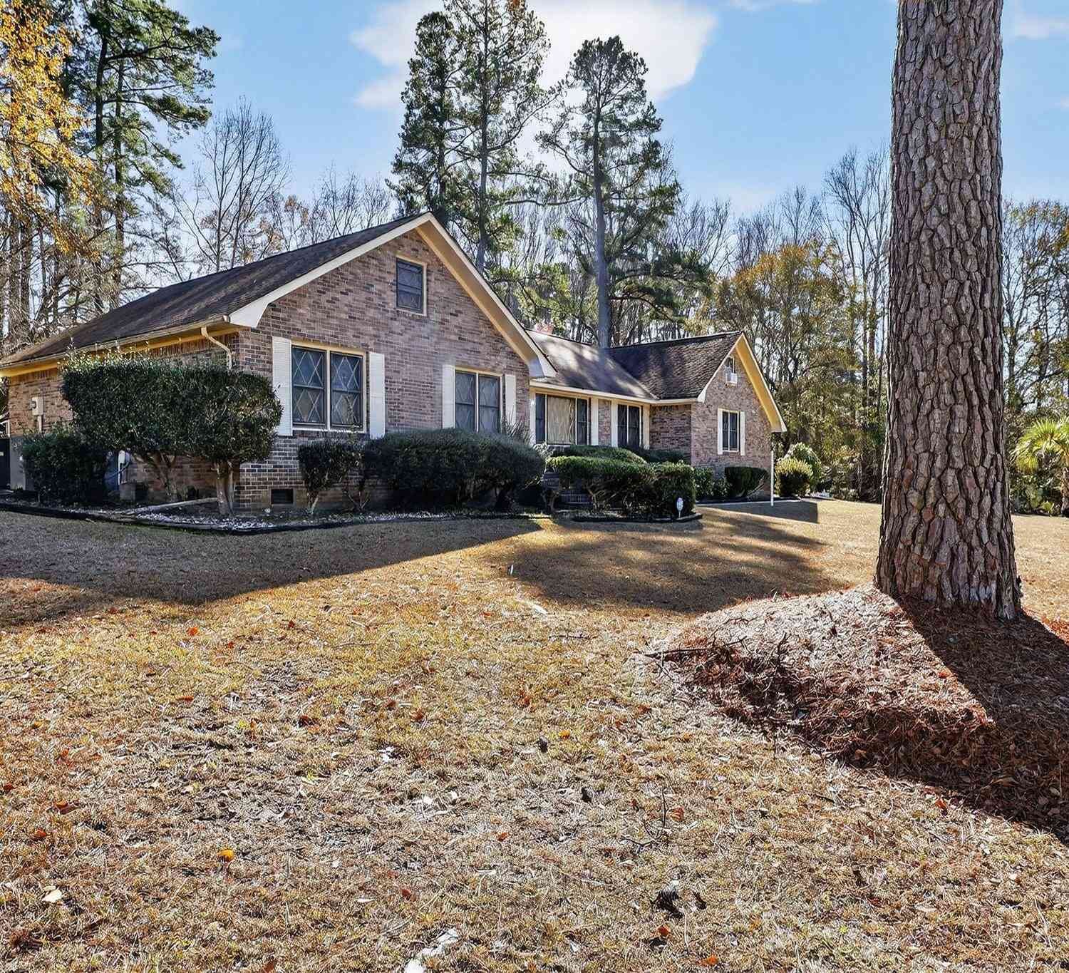 Homes For Sale - 2572 Spring Valley Circle<br/> Orangeburg County, Orangeburg, SC 29118