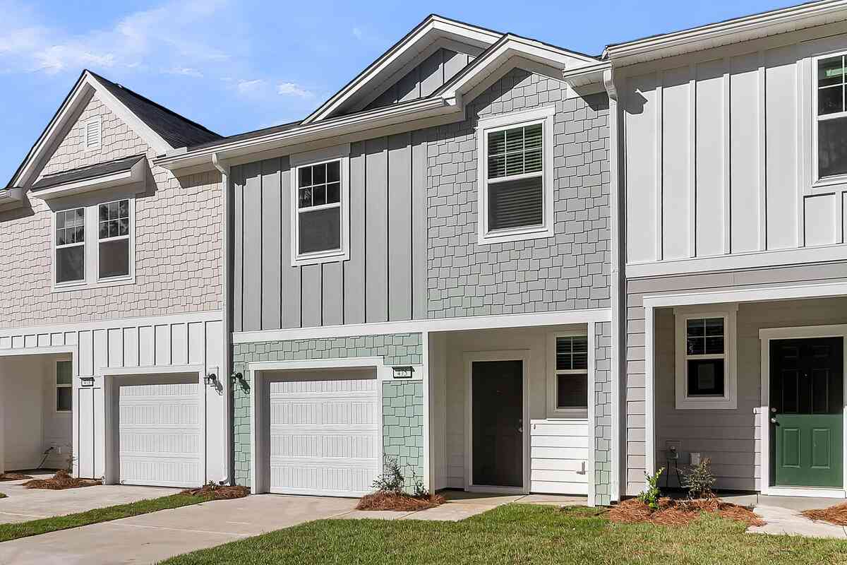 Townhouse For Sale - 482 Colchester Court<br/> Moncks Corner, SC 29461