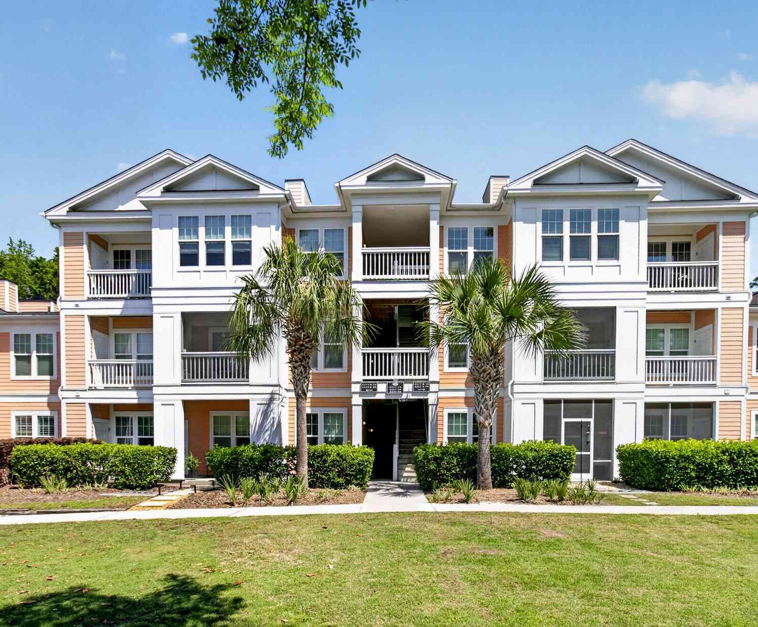 Condo For Sale - 2212 Chatelain Way<br/> Mount Pleasant, SC 29464