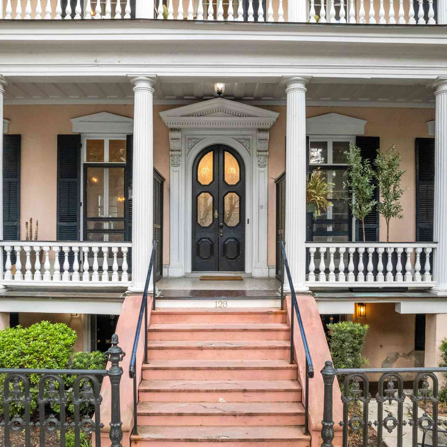 Condo For Rent - 128 Wentworth Street #6<br/> Charleston, SC 29401