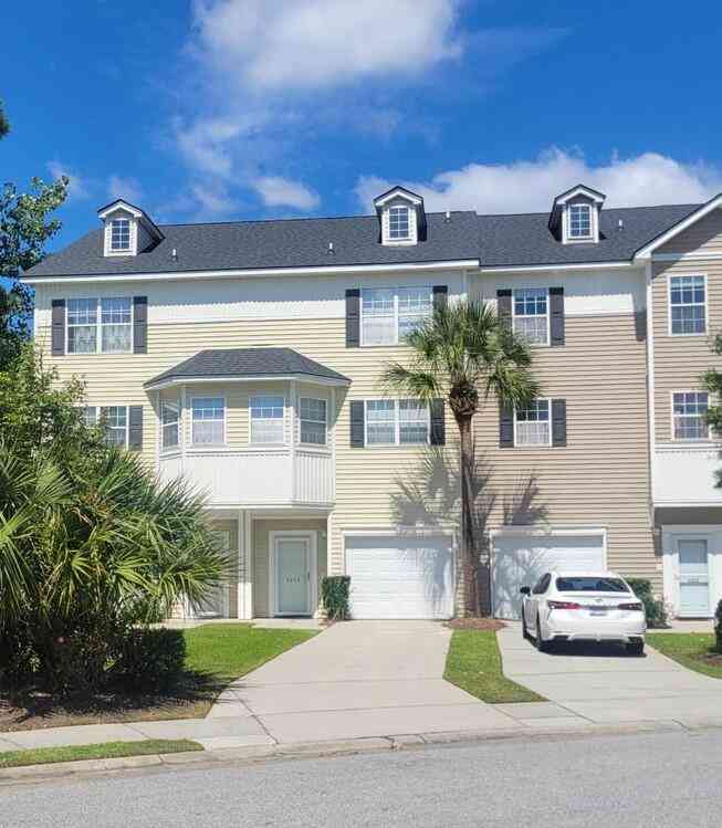Townhouse For Sale - 4527 Great Oak Drive<br/> North Charleston, SC 29418