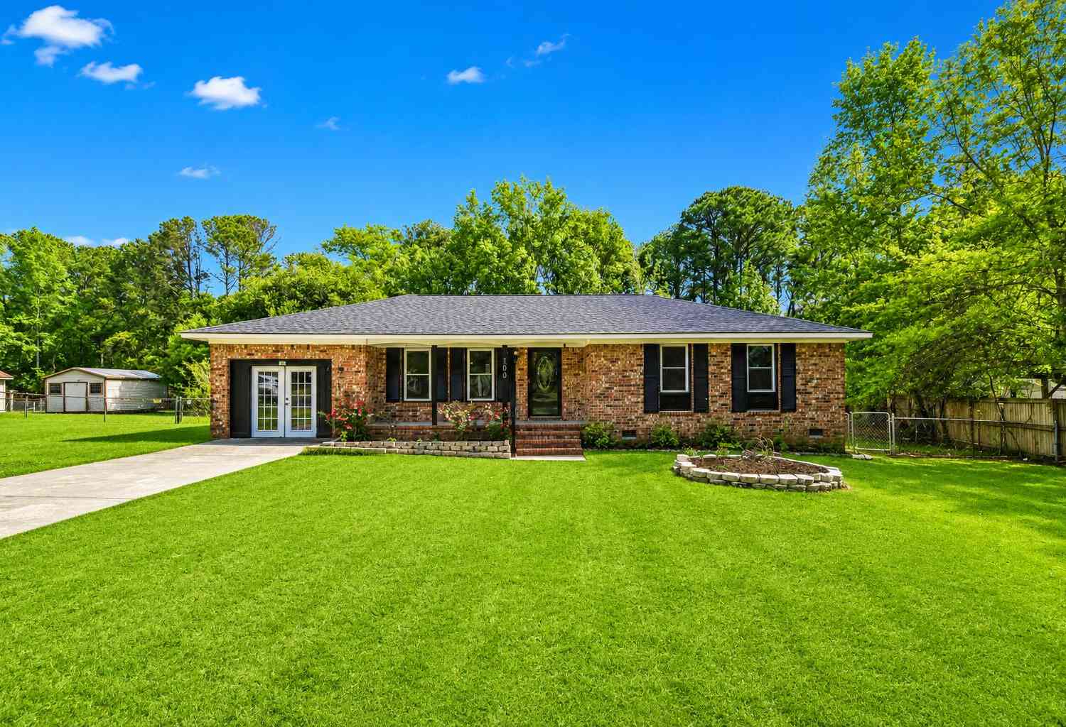 Homes For Sale - 100 Kent Circle<br/> Ladson, SC 29456