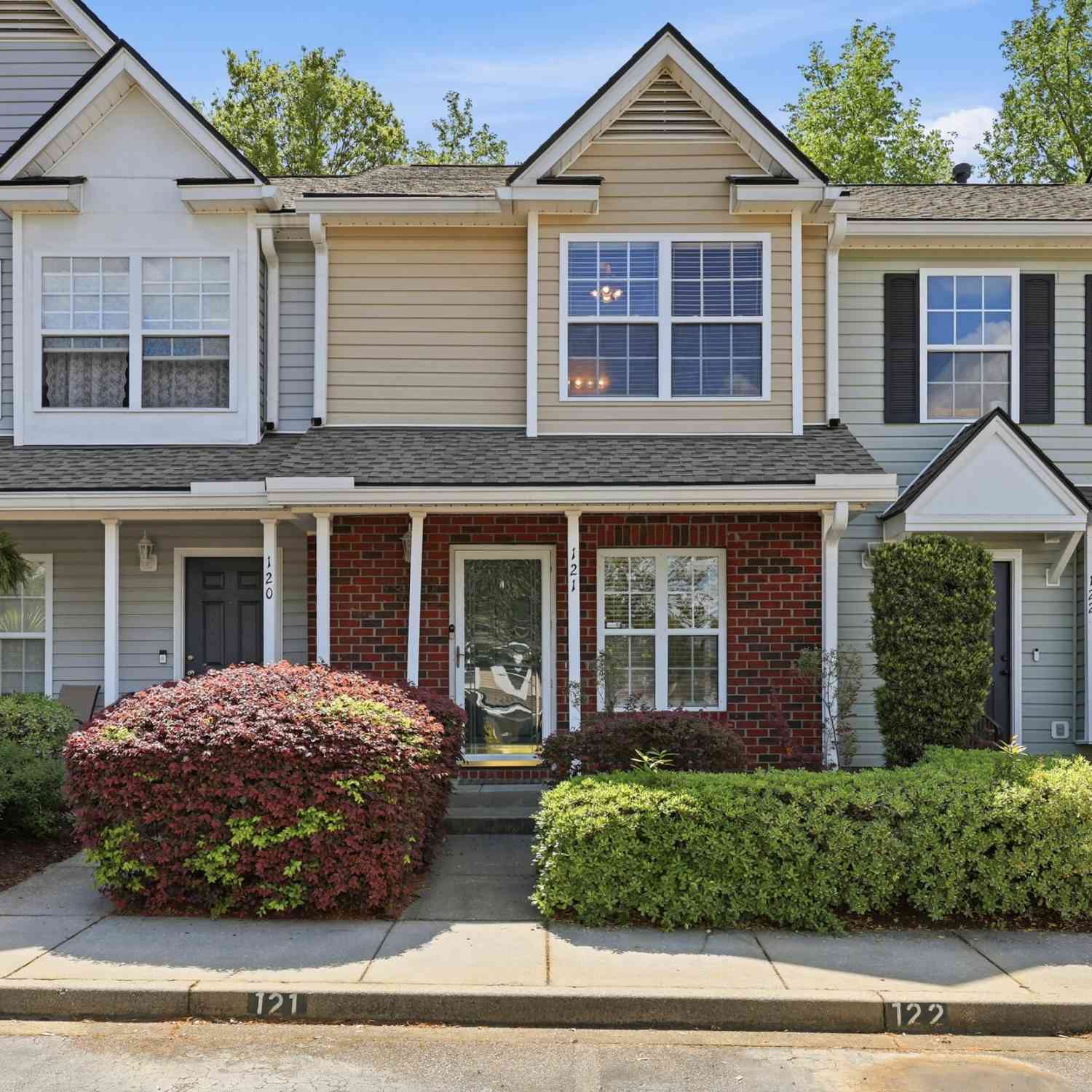 Townhouse For Sale - 121 Hornby Circle<br/> Goose Creek, SC 29445