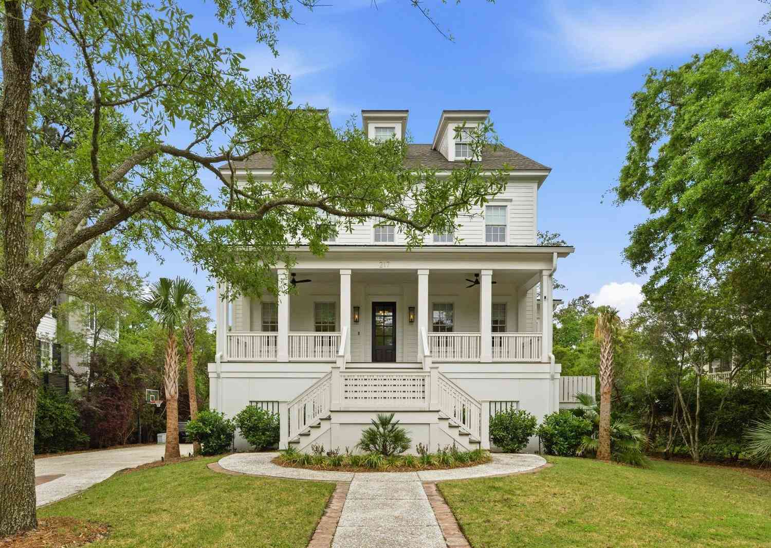 Homes For Sale - 217 King George Street<br/> Charleston, SC 29492