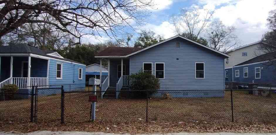 Homes For Sale - 2749 E Surrey Drive<br/> North Charleston, SC 29405
