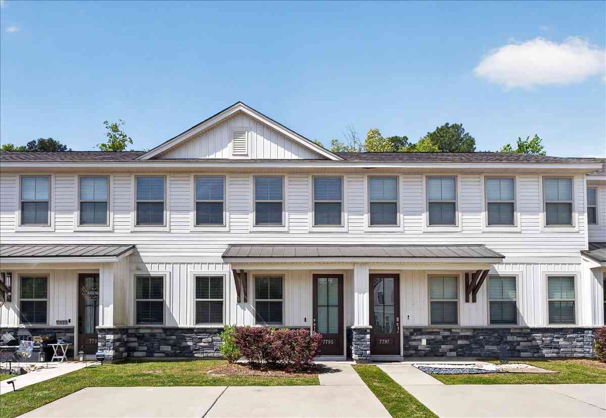 Townhouse For Sale - 7795 Park Gate Drive<br/> North Charleston, SC 29418