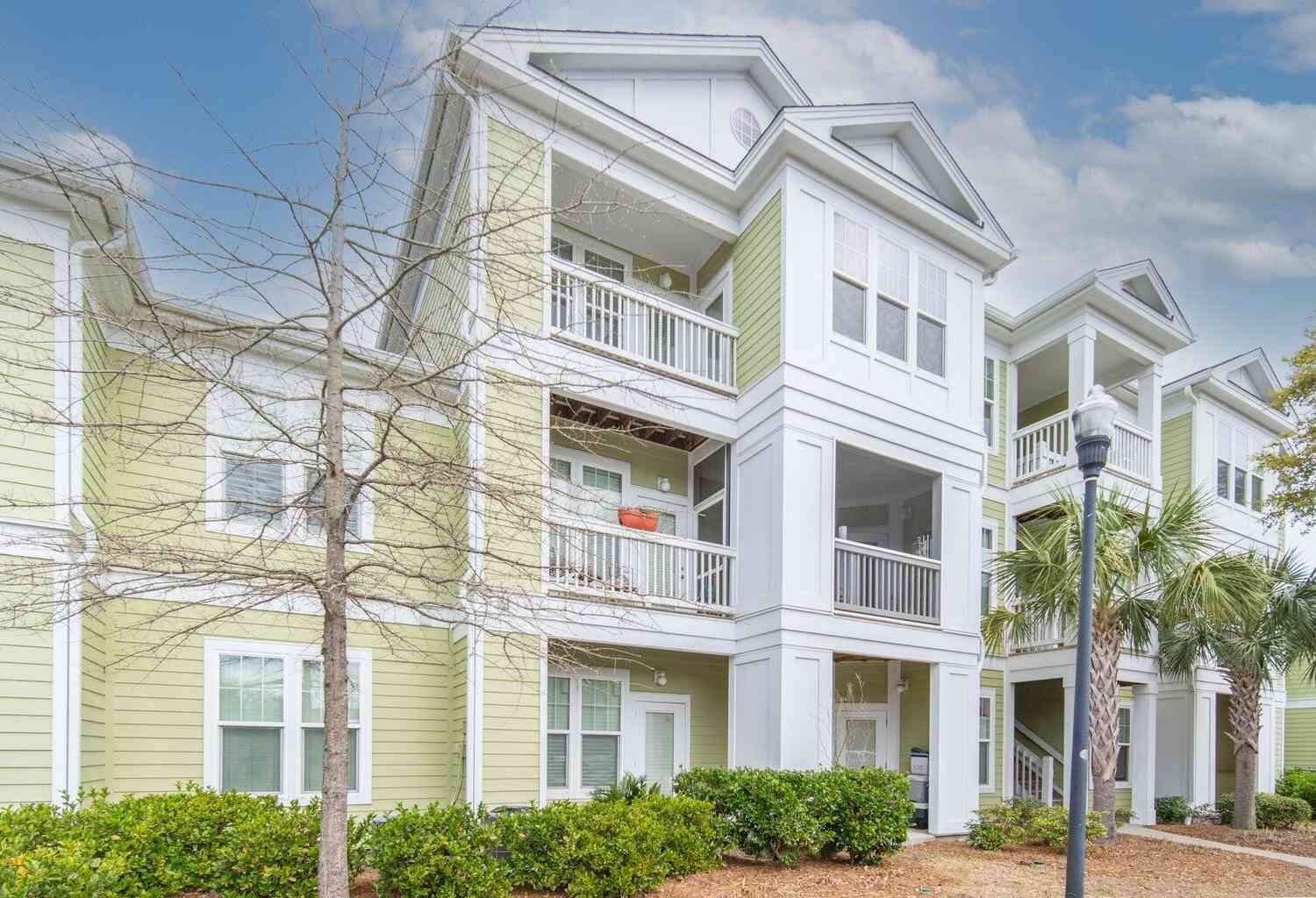Condo For Sale - 2333 Chatelain Way<br/> Mount Pleasant, SC 29464