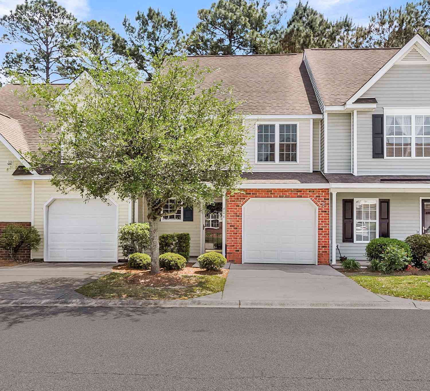 Townhouse For Sale - 604 Poplar Grove Place<br/> Summerville, SC 29483