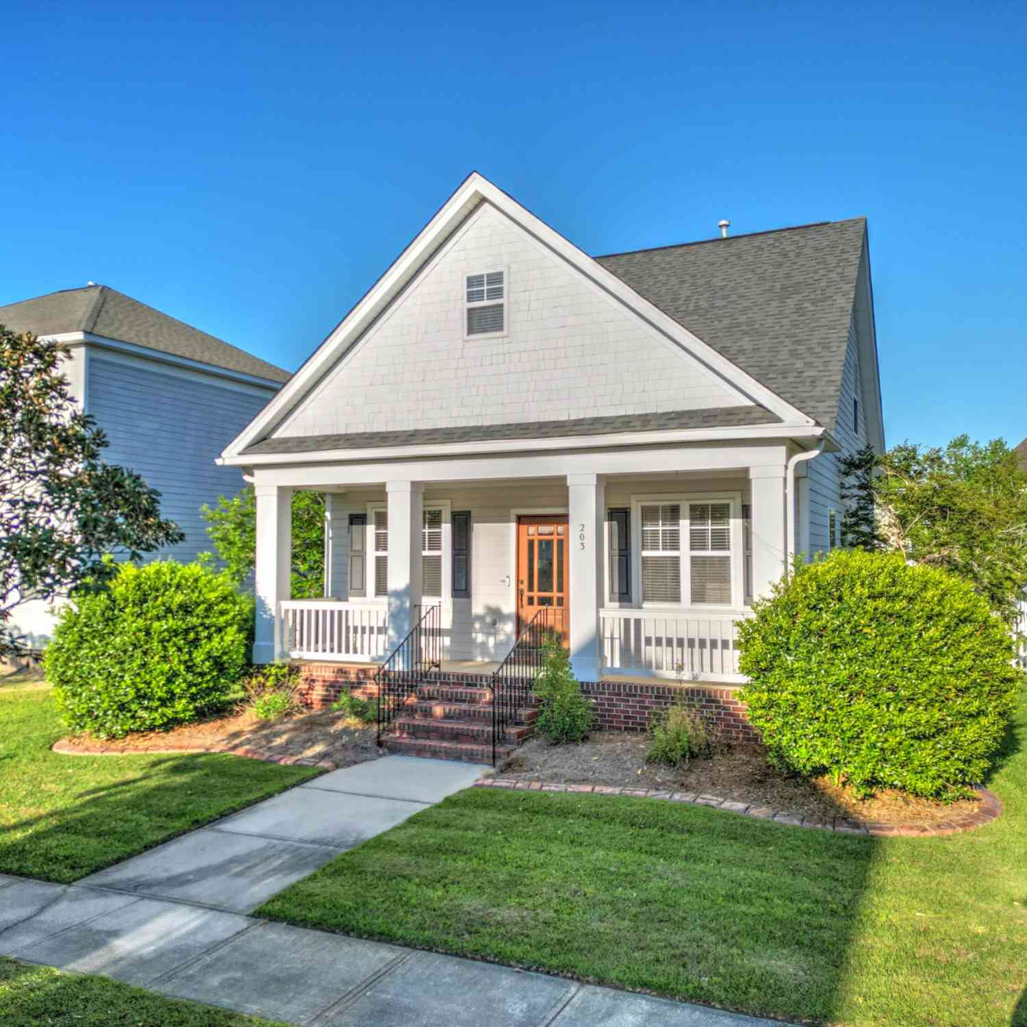 Homes For Sale - 203 Hydrangea Street<br/> Summerville, SC 29483