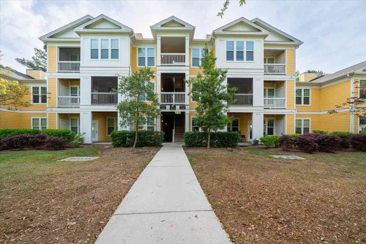 Condo For Sale - 1932 Chatelain Way<br/> Mount Pleasant, SC 29464