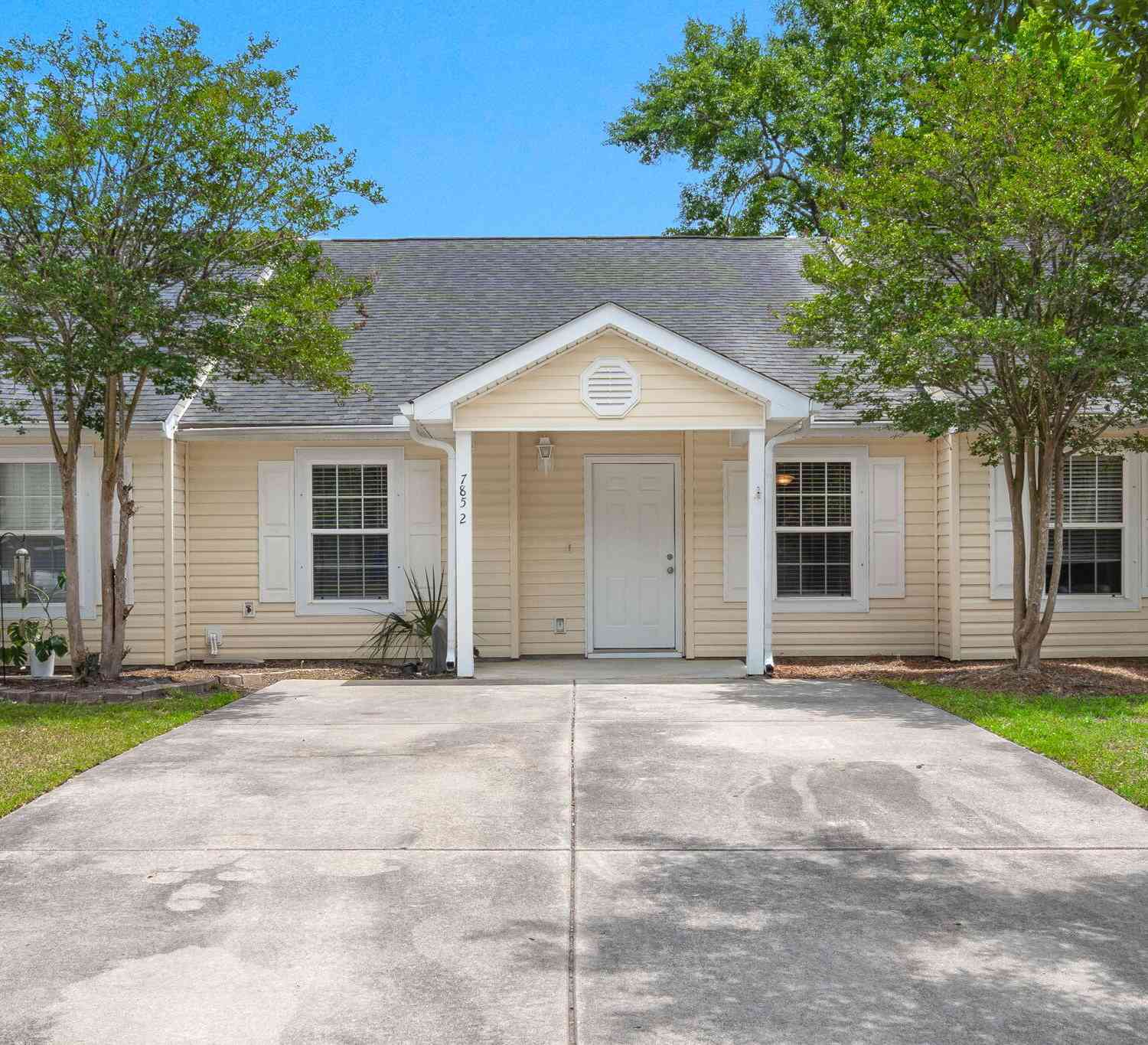 Townhouse For Sale - 7852 Park Gate Drive<br/> Charleston County, North Charleston, SC 29418